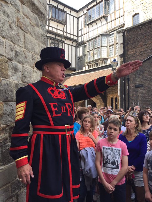 Tower of London, in which I get super excited about Norman fireplaces. https://t.co/Afh6tUWrM2<a href="/tag/trainselfie"class="tags"><span>#trainselfie</span></a>