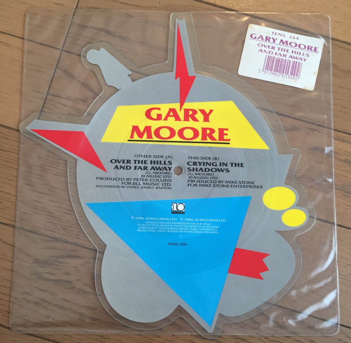 ululumusic's tweet photo. #NowPlaying
#GaryMoore
#OverTheHillsAndFarAway
#shapedpicturedisc
#10Records
#virginRecords https://t.co/i1W8NJ7KAl