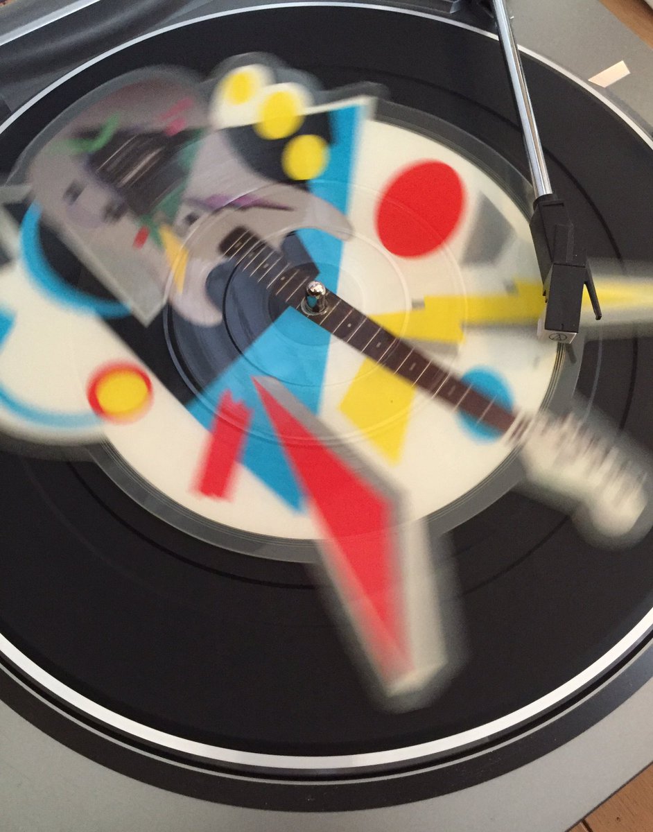 ululumusic's tweet photo. #NowPlaying
#GaryMoore
#OverTheHillsAndFarAway
#shapedpicturedisc
#10Records
#virginRecords https://t.co/i1W8NJ7KAl