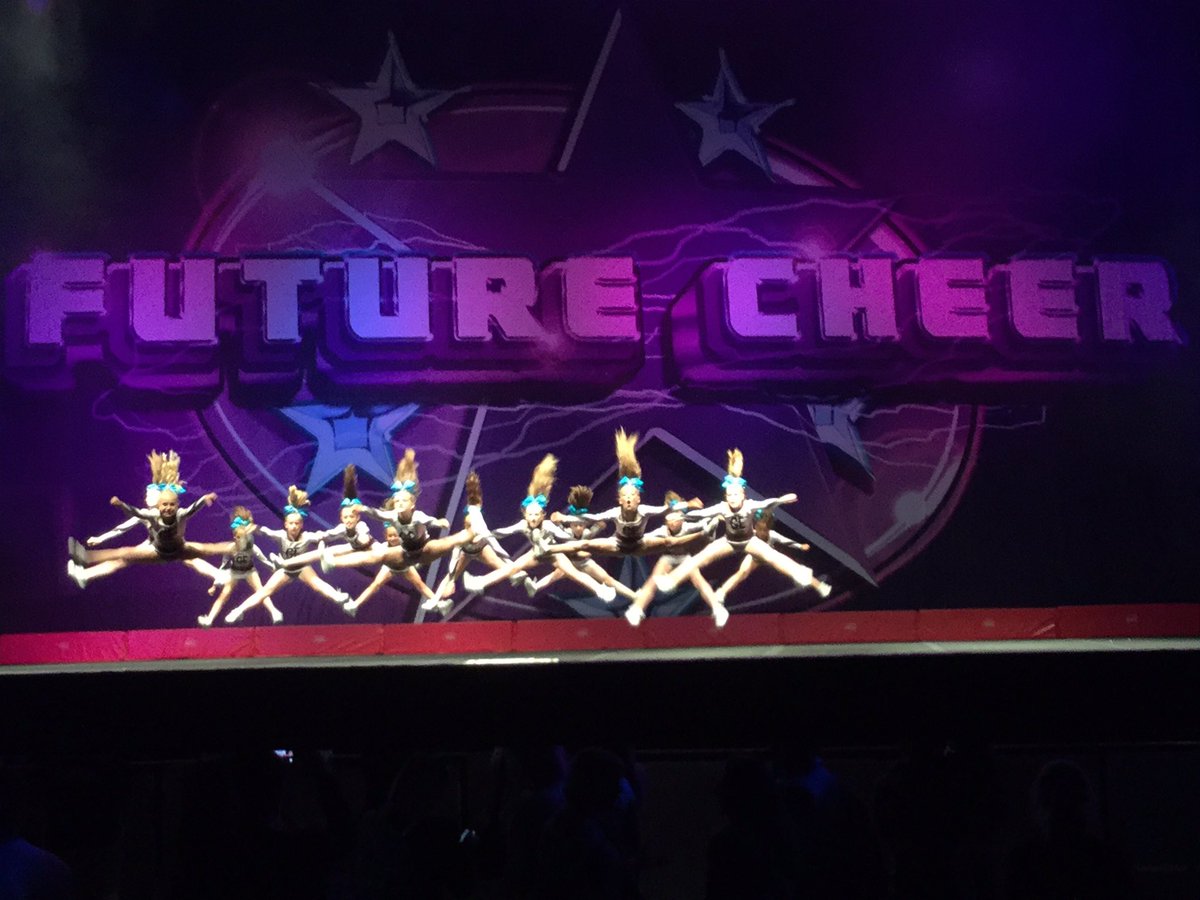 FutureCheer's tweet photo. Galaxy Elite Milkyways sparkled even more than their bows 🎀 #galaxyelite #Y1Small https://t.co/lkPKPFwDB2
