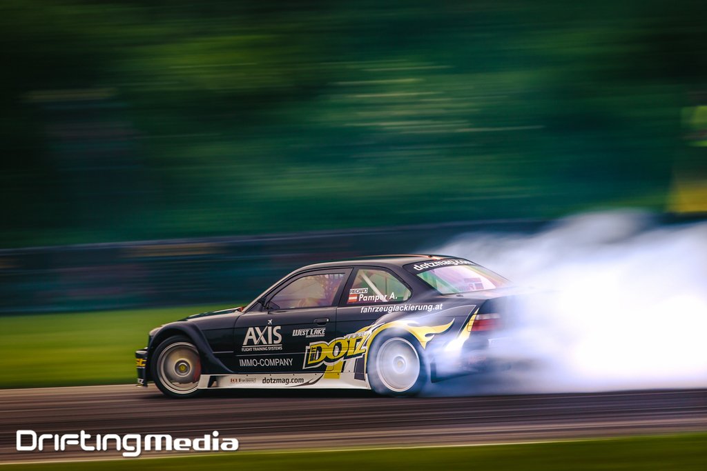 PatrickV82's tweet photo. mijn foto voor de @cameratools.nl fotowedstrijd met beweging #drift, #driftng, #kingofeuro… https://t.co/AX6dq4RbHO https://t.co/vMtXBnoWqk