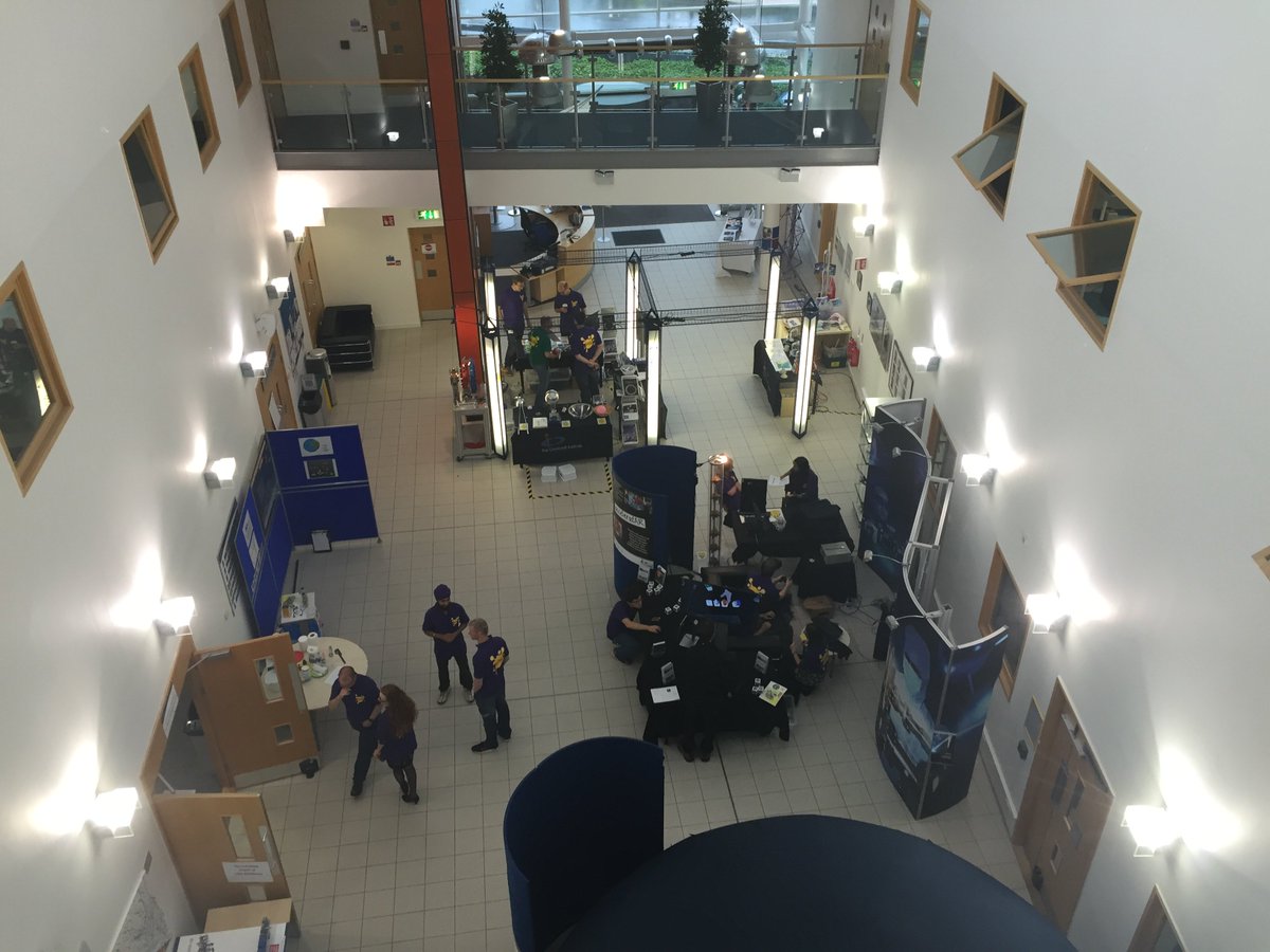 QUASAR_6roup's tweet photo. Ready for the crowds @SciTecDaresbury @cockcroft_news #DOW2016 #sCIence #accelerators #fasCInation @livuniphyssci https://t.co/64xGKXqsVo