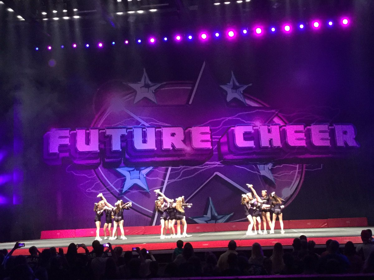 FutureCheer's tweet photo. Brilliant tumbling and stunt creativity from Casablanca Cheer Moonbeams🌜  @CasablancaCheer #FCByTheBeach #Y1Small https://t.co/bpNpawKpUn