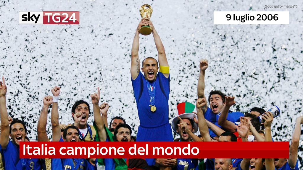 SkyTG24's tweet image. Sono passati 10 anni da quella magica notte. E voi dove eravate a festeggiare la vittoria dell’#Italia? 🇮🇹🎉 🇮🇹🎉 🇮🇹🎉