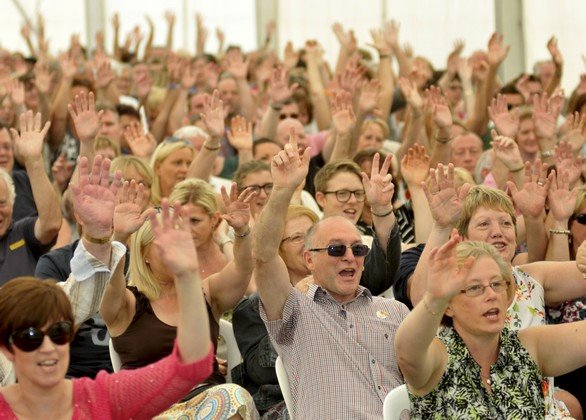#EssexFoodfest having fun with <a href="/jamesmartinchef/">James Martin</a> last year. So much fun, he is back on 17th Jul <a href="/EssexFoodfest/">Essex Food Fest</a>