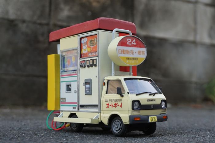 渋谷卓人 Na Twitteru 昭和ドライブインを荷台に搭載した妄想車両 オートスナックキャリイ が完成しました 着想のきっかけはアオシマ文化教材社から販売されている 移動販売 ゲームセンター ベースキットは同社の 移動販売 スターケバブ