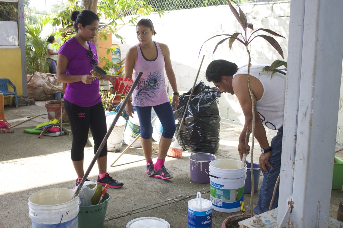 Banyan_Tree's tweet photo. #BanyanTreeCaboMarques' helped clean & paint 2 schools, learning the importance of protecting our world #StayForGood https://t.co/NjJkBPGwte