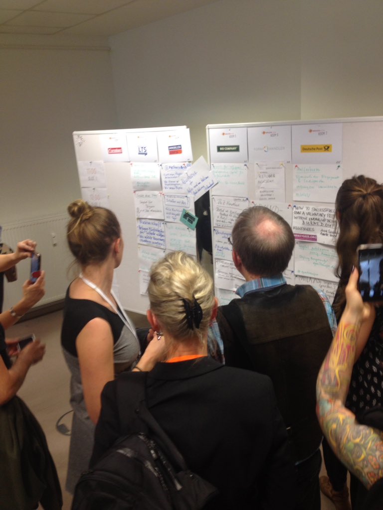 _Tatje's tweet photo. @welcomecamp #welcomecamp Everyone gets ready. Choose your session! https://t.co/e2SpiTVrW8