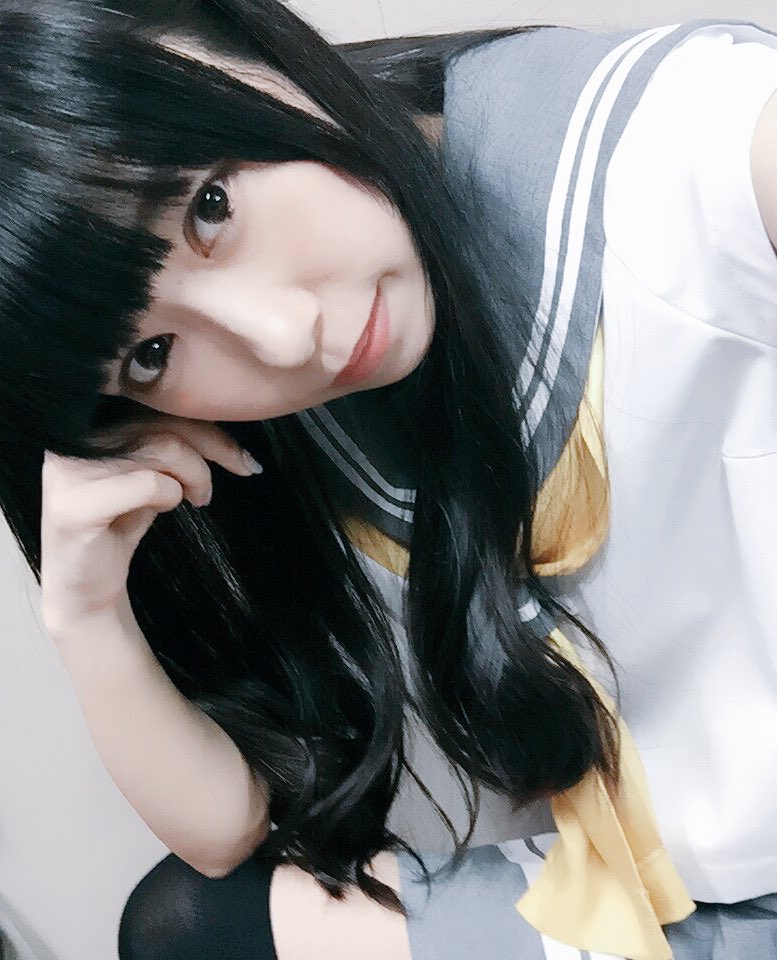 ぎゅぎゅぎゅ！💓 制服が変わったのでなんだか新鮮！3枚目はニーソが