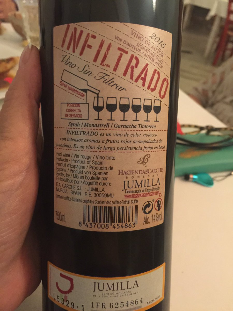 alefeldman's tweet photo. Ayer probé un nuevo vino #Infiltrado #delicioso Lo diver el formato de la botella. En @lasopaboba1 recomienda #chef https://t.co/GV1OsEIOdJ