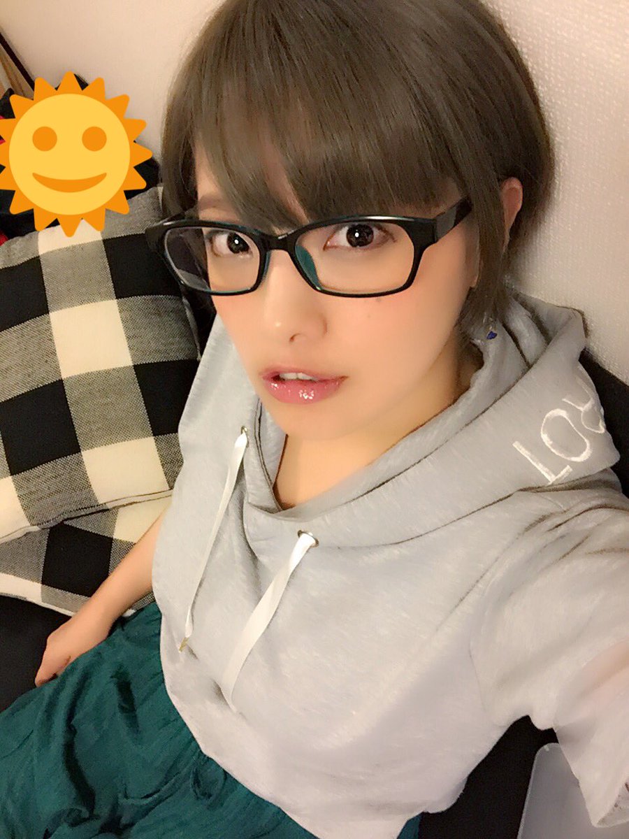 O Xrhsths 藏合紗恵子 Sto Twitter さて移動 この髪色 女子受けが良いらしくやたらチヤホヤしてもらえて日々ニヤけております おにゃのこ可愛いんじゃ