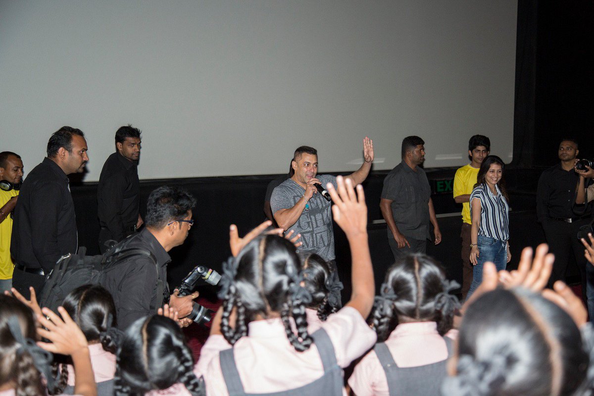 SultanTheMovie's tweet photo. .@BeingSalmanKhan surprised over 1200 kids at @bookmyshow's BookASmile special screening of #Sultan at PVR, Juhu. https://t.co/HWibrutJe1