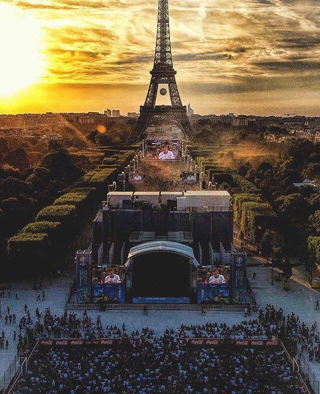 FootballFunnys's tweet photo. Watching Euros in Paris, wonderful! https://t.co/Dw0BSHNucv