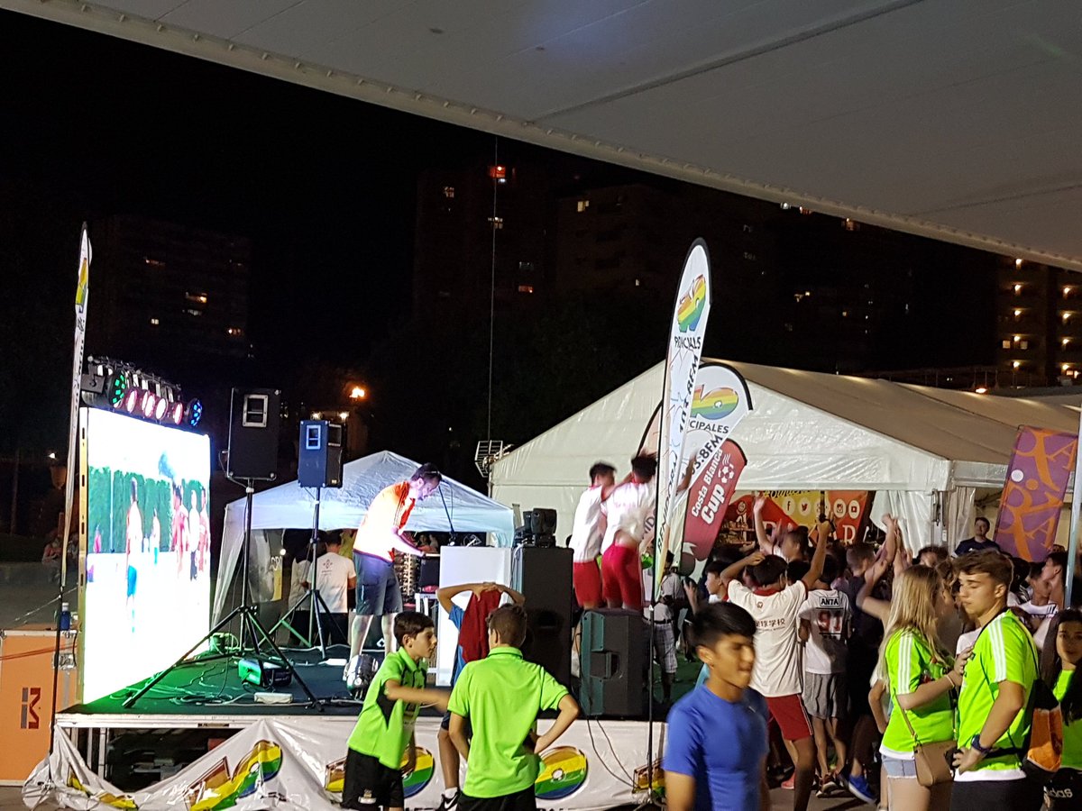 baseagirsport's tweet photo. Fiesta final en la @Costablancacup, mucha fiesta para celebrar el éxito de este año. @movimientobase https://t.co/qk3CDvPmkM