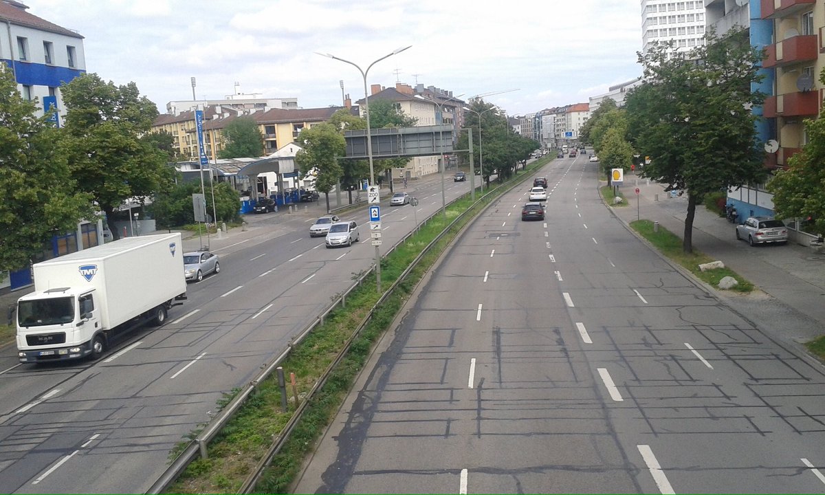 Passendes Beispiel für die Flächenarroganz des Autos aus München. Foto: <a href="/cm_muenchen/">CriticalMass München</a>