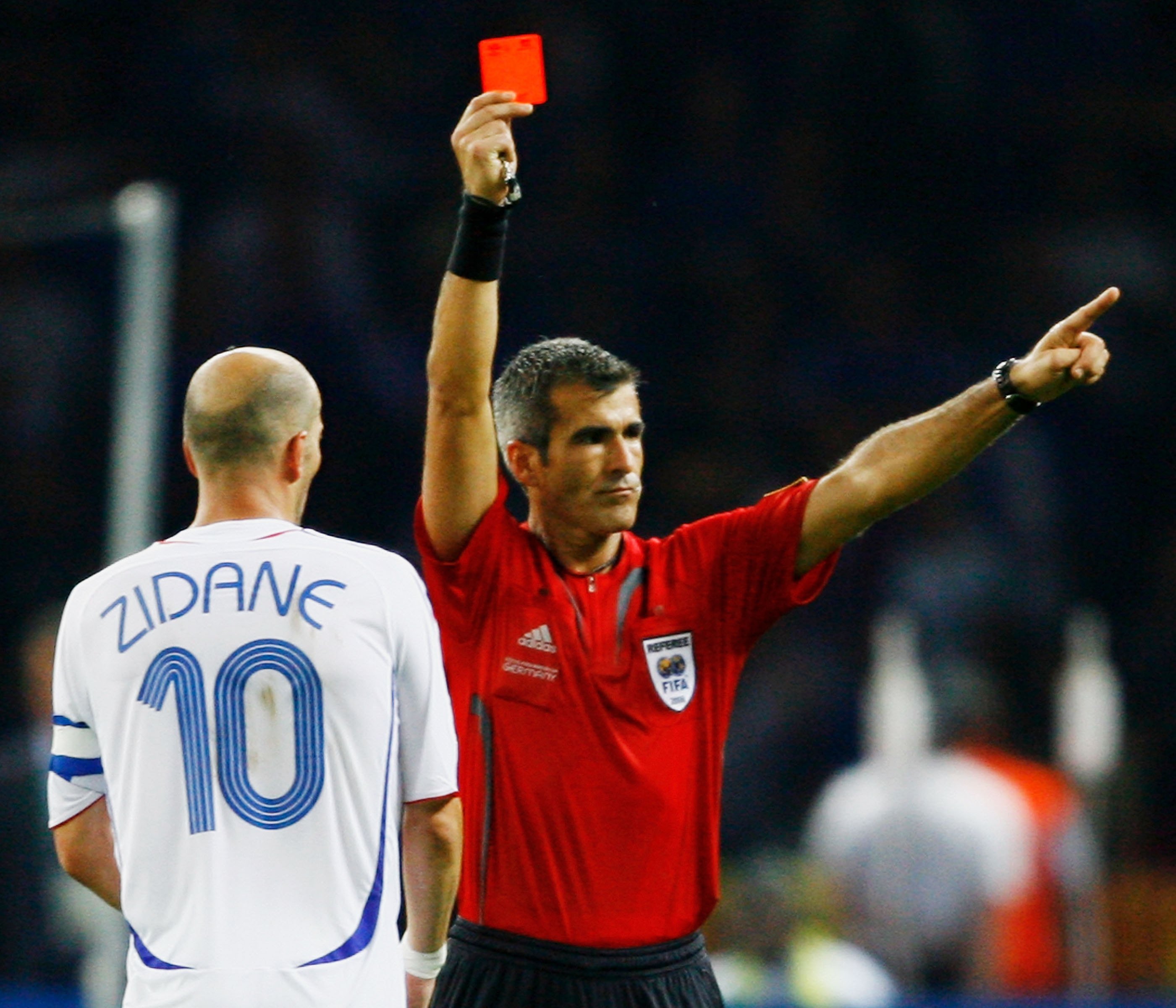 FIFA World Cup on Twitter: "#ITA 1-1 #FRA #Germany2006 Final LIVE Red card! 🔴 Zidane off for headbutting @iomatrix23 in the chest https://t.co/4Qp1t558Dv" / Twitter