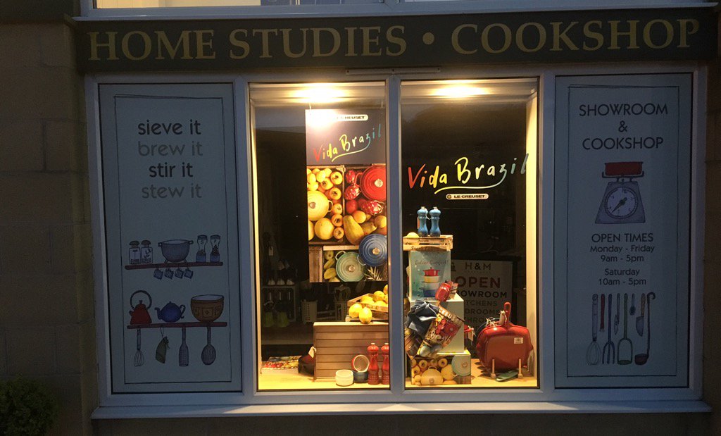 HMCraftsmenLtd's tweet image. @LeCreusetUK window displays @SueDisplay