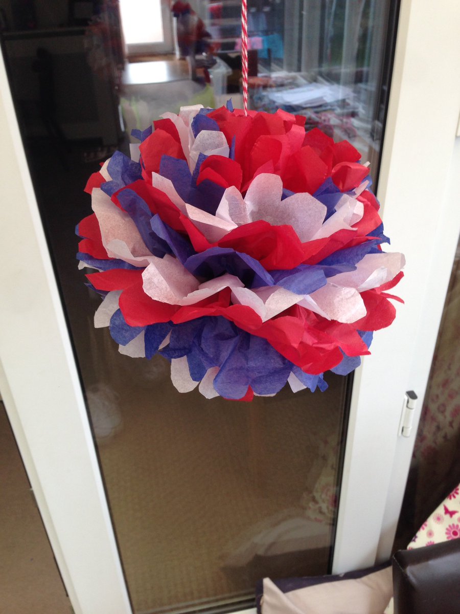 tincletonliving's tweet photo. Bit of #craft done. #Tissuepaper #PomPoms https://t.co/QwsxeCtGv8