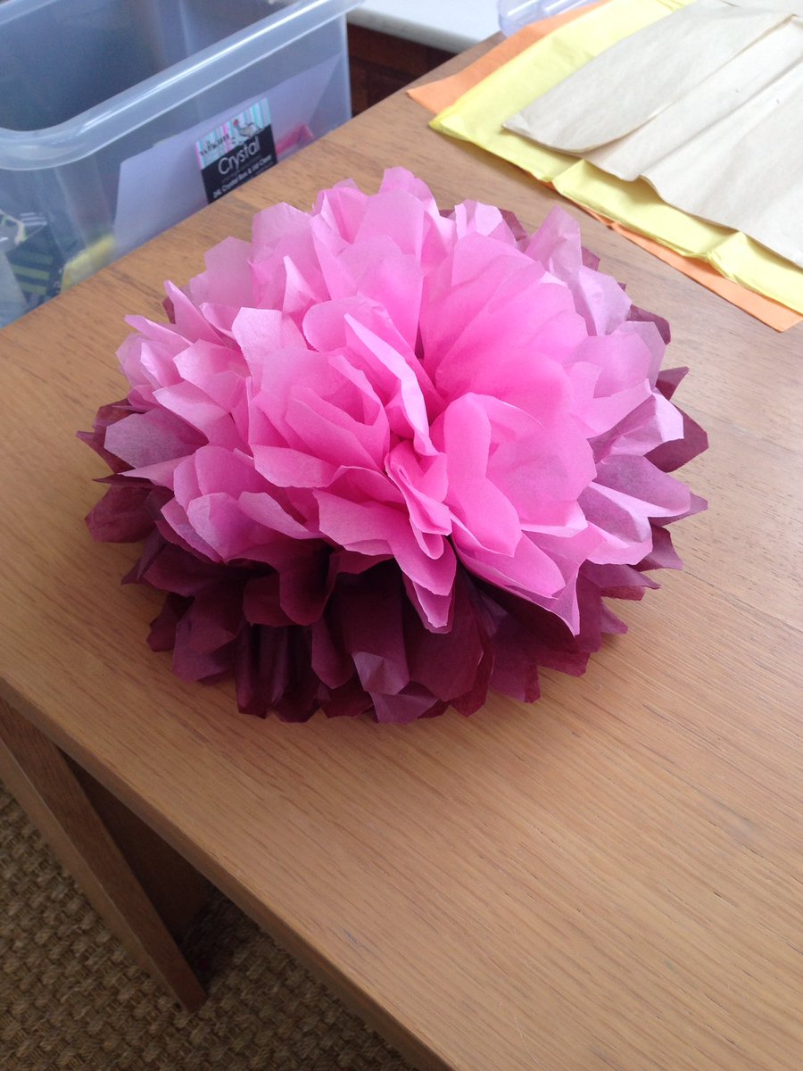 tincletonliving's tweet photo. Bit of #craft done. #Tissuepaper #PomPoms https://t.co/QwsxeCtGv8