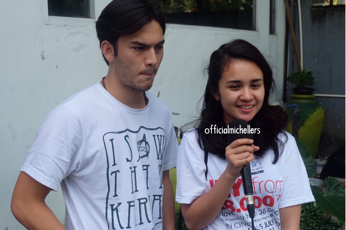 michellerss_'s tweet photo. Hari ini Jogja petjahh!! Thank u @michellersjgj 💕💕 Semarang siap2 bsk kedatangan @michelleziu! #MichellersDemamILY https://t.co/ybPSMcJDQH