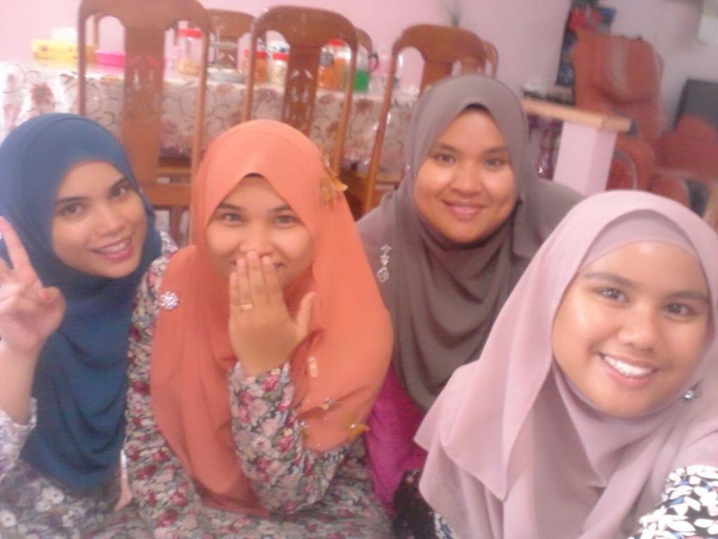 hidayah_ayob's tweet image. Licin habis dahi sis..#fakecamera