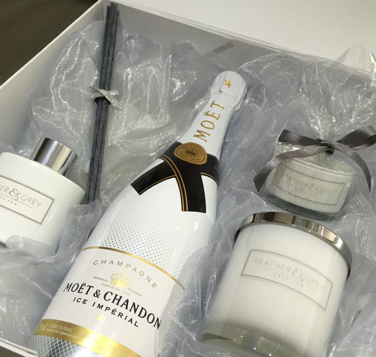 feather_grey1's tweet photo. Luxury @MoetUSA hampers with our gorgeous home scents #luxury #Scotland  #aberdeen #candles #moetice https://t.co/yMBwSFblT7