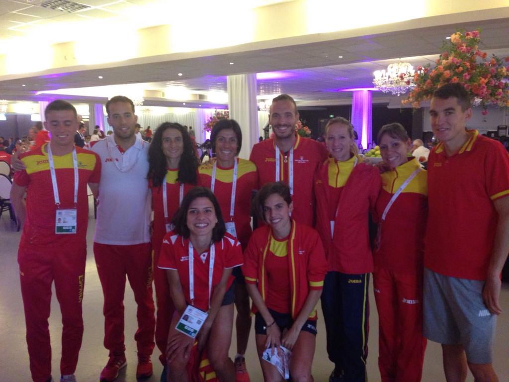 runonline_'s tweet photo. Tras un desayuno contando experiencias y batallas ls q aún tienen q competir cogen + ilusión #Amsterdam2016 #ech2016 https://t.co/jjE1j0XSxF