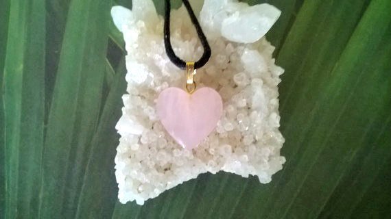 AlwaysnBlossom's tweet photo. Rose Quartz Heart Pendant Necklace Modern Scorpio Cancer… https://t.co/P7Tg0Jec6p #KikisCollections #MostPopularItem https://t.co/OKYUU8sih5