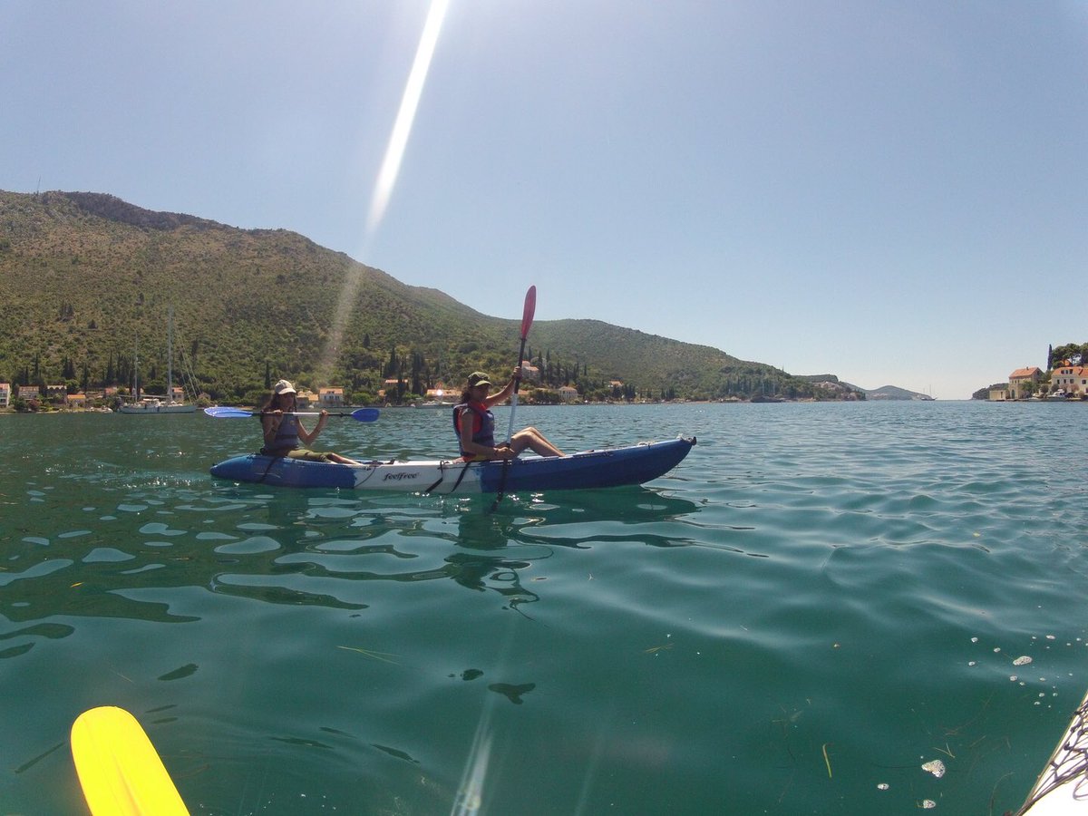 DohaDC_Wch's tweet photo. 2 days of sea kayaking so far. Group found the sea kayaking a bit tougher than rafting https://t.co/m87tMA5wEs
