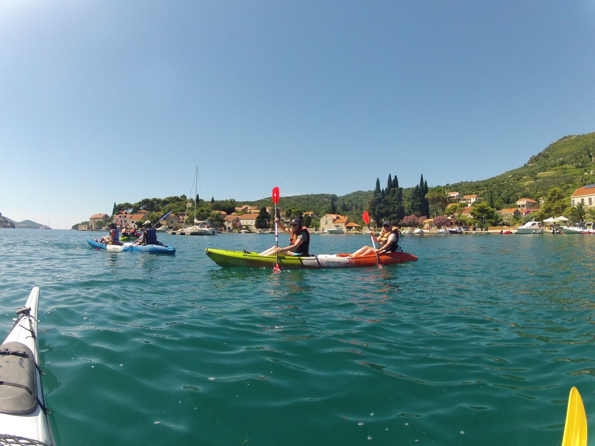 DohaDC_Wch's tweet photo. 2 days of sea kayaking so far. Group found the sea kayaking a bit tougher than rafting https://t.co/m87tMA5wEs