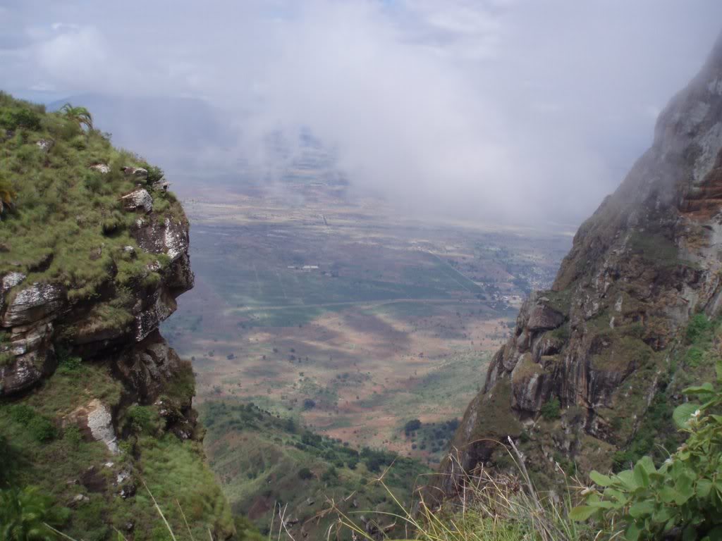 KResearcher's tweet photo. Kerio Valley escarpment is a good site for cable cars. #TembeaKenya https://t.co/mwwerfAtul