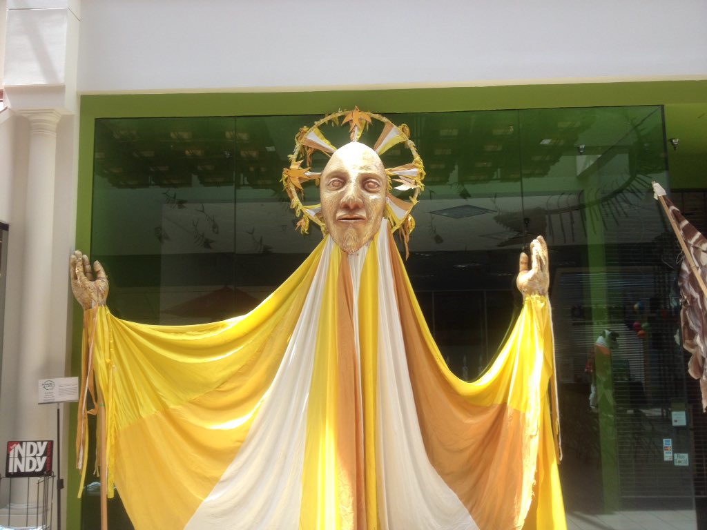 The @PaperhandPuppets at <a href="/UPlaceNC/">University Place NC</a> today are so cool!