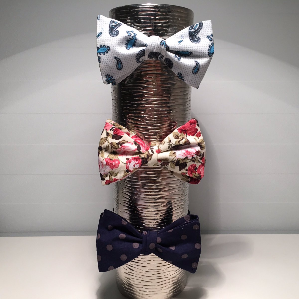 _chic_unique_'s tweet photo. Kleiner Einblick in die neue Kollektion... Bald erhältlich unter: chicandunique.de
#chic#unique#handmade#bowtie https://t.co/MkfqzM97i5