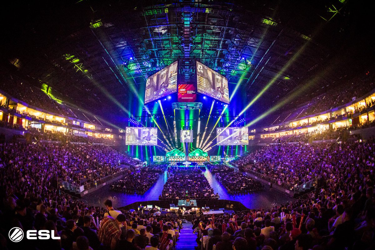 ESLCS's tweet photo. This is #esports. This is #ESLOne Cologne. https://t.co/KvkxvFhrKJ