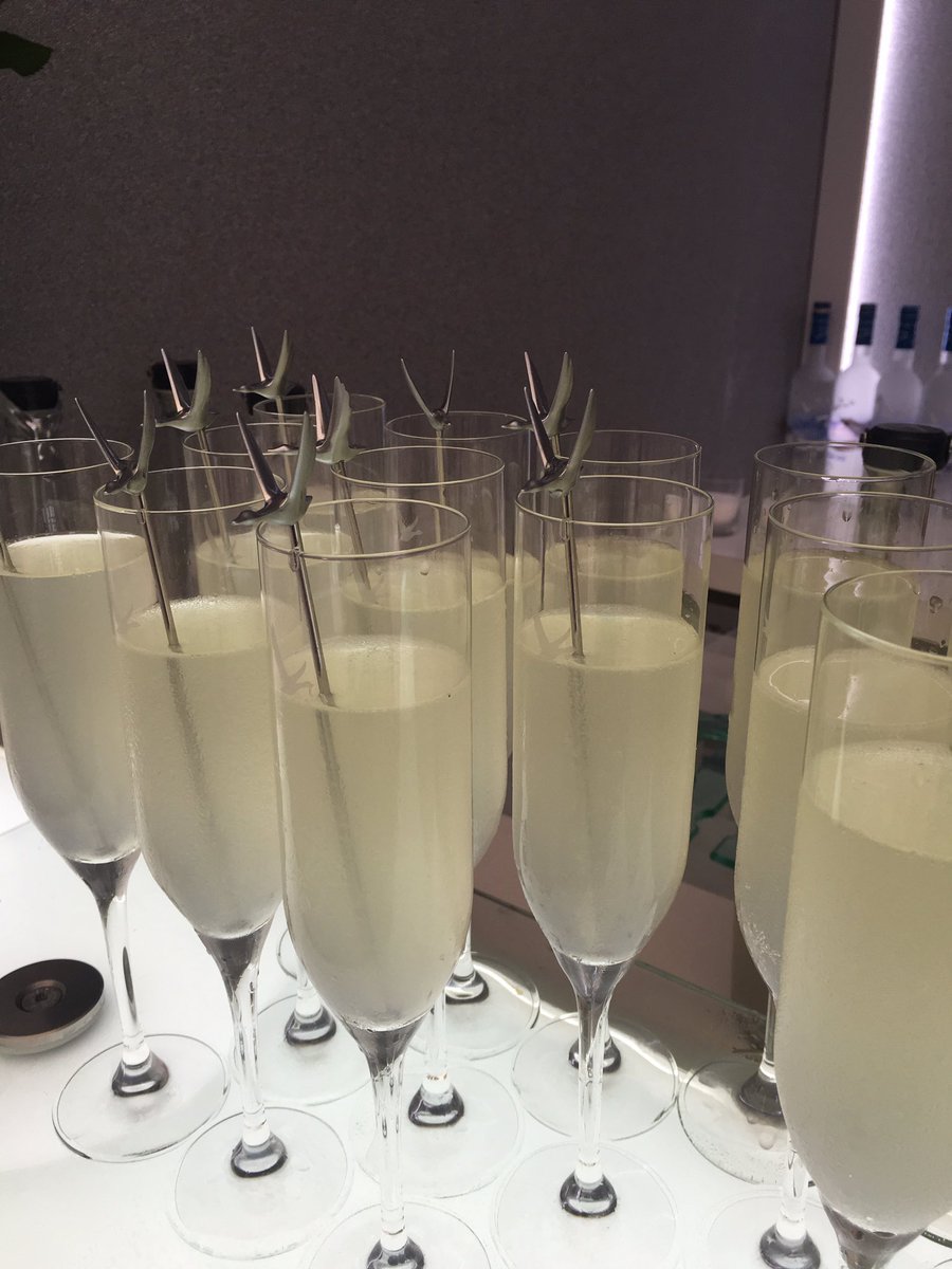 SiobhanMcGarry's tweet image. #wimbeldon #LadiesFinal #SerenaWilliams #champ #perfectsaturday