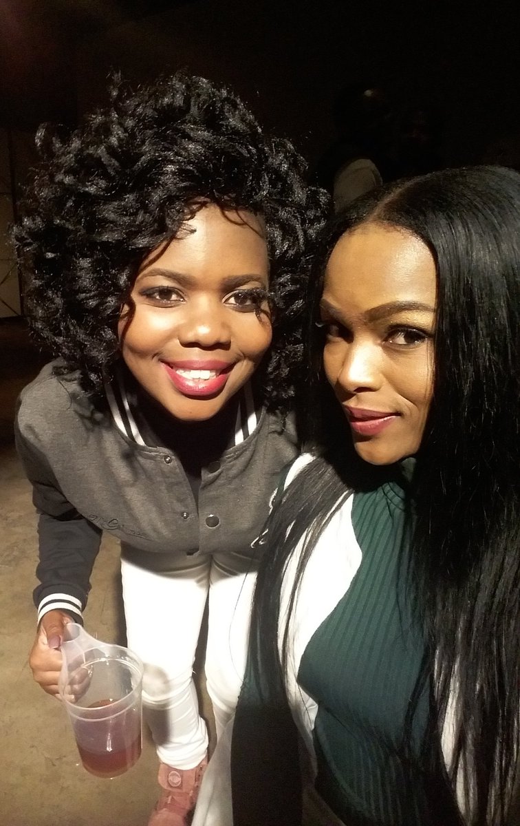 ThandoPeaches's tweet photo. #TheWeekendShandis
@Luella_X @i4inno ♥💛 https://t.co/Rskw8rh5rQ