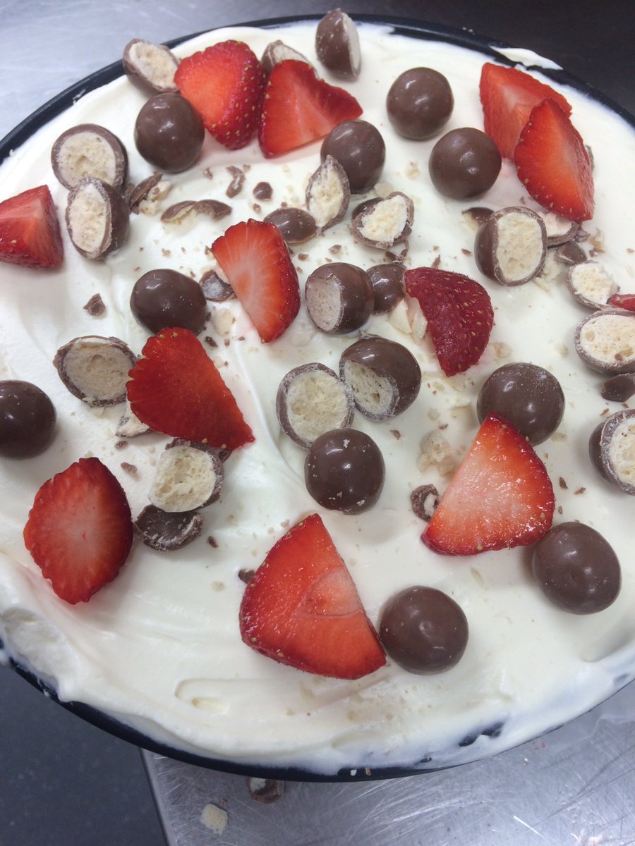 Vanilla fresh strawberries and maltesers #chocolate #cheesecake #pershore #noneleft!