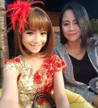 TasyaSNC's tweet photo. Bunda juana @OMNEWPALLAPA wonokerto bergoyang gopooo taa brooo... https://t.co/r26l1IMEYv