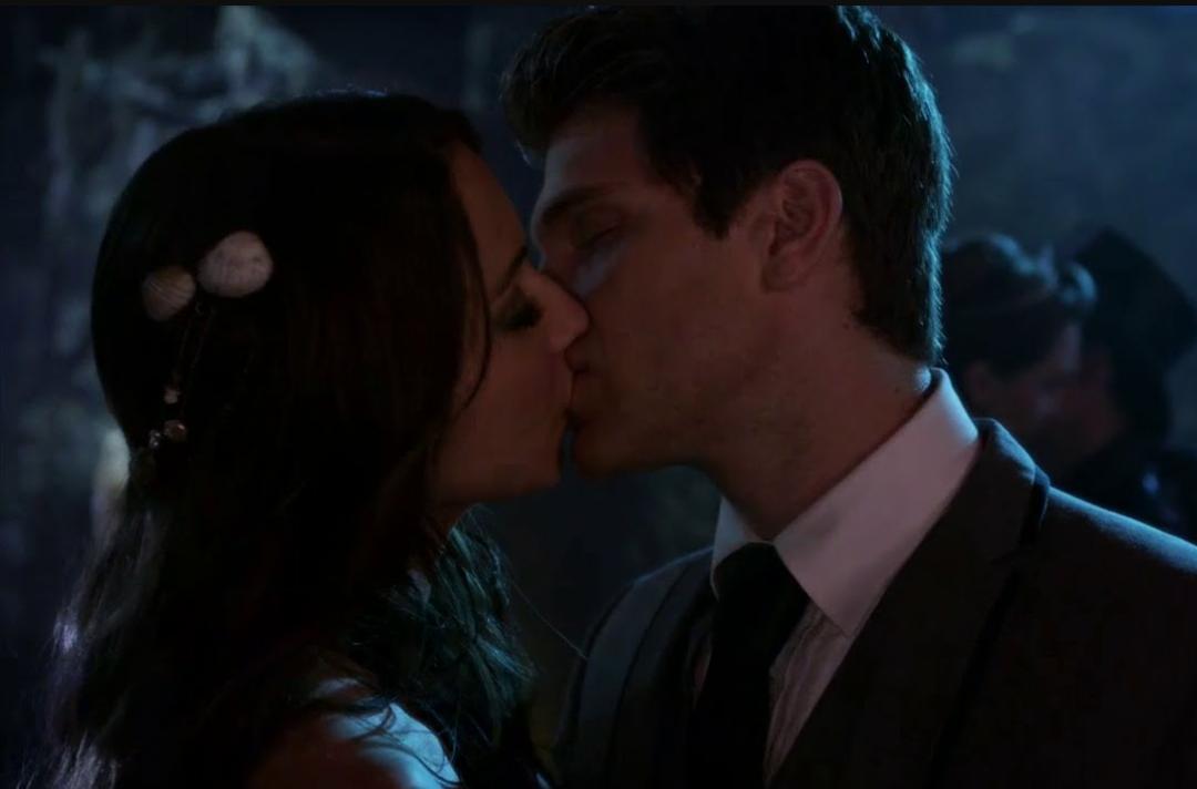 ALittleLiarPLL5's tweet image. This was the last #Spoby kiss we got :/
#PLLProm  I NEED SPOBY BACK NOW PLEASE @imarleneking ♡♡♡♡♡♡♡
