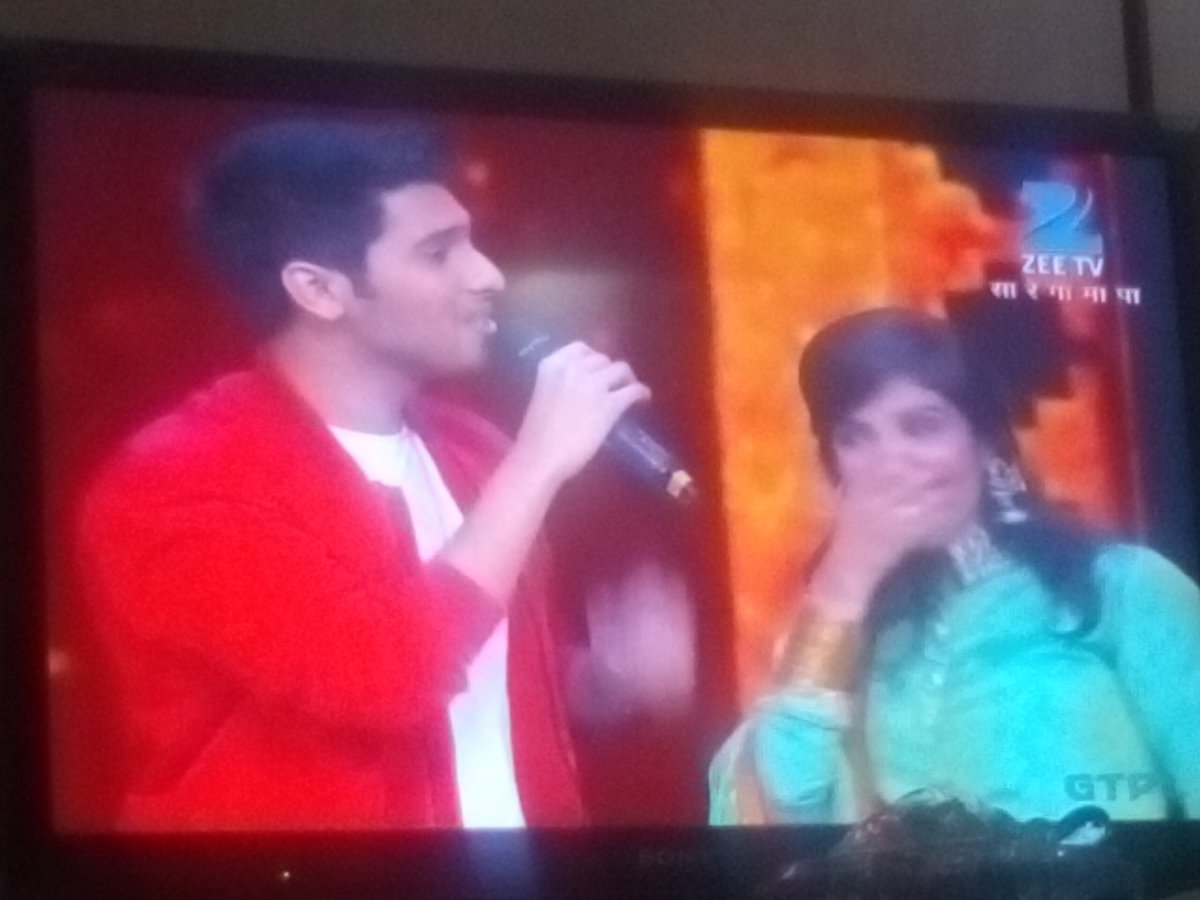 prettyarmaanian's tweet photo. And he enters!! @ArmaanMalik22 💋❤😻✌ I too need this surprise!! #bæ https://t.co/mYi9KzJr6U