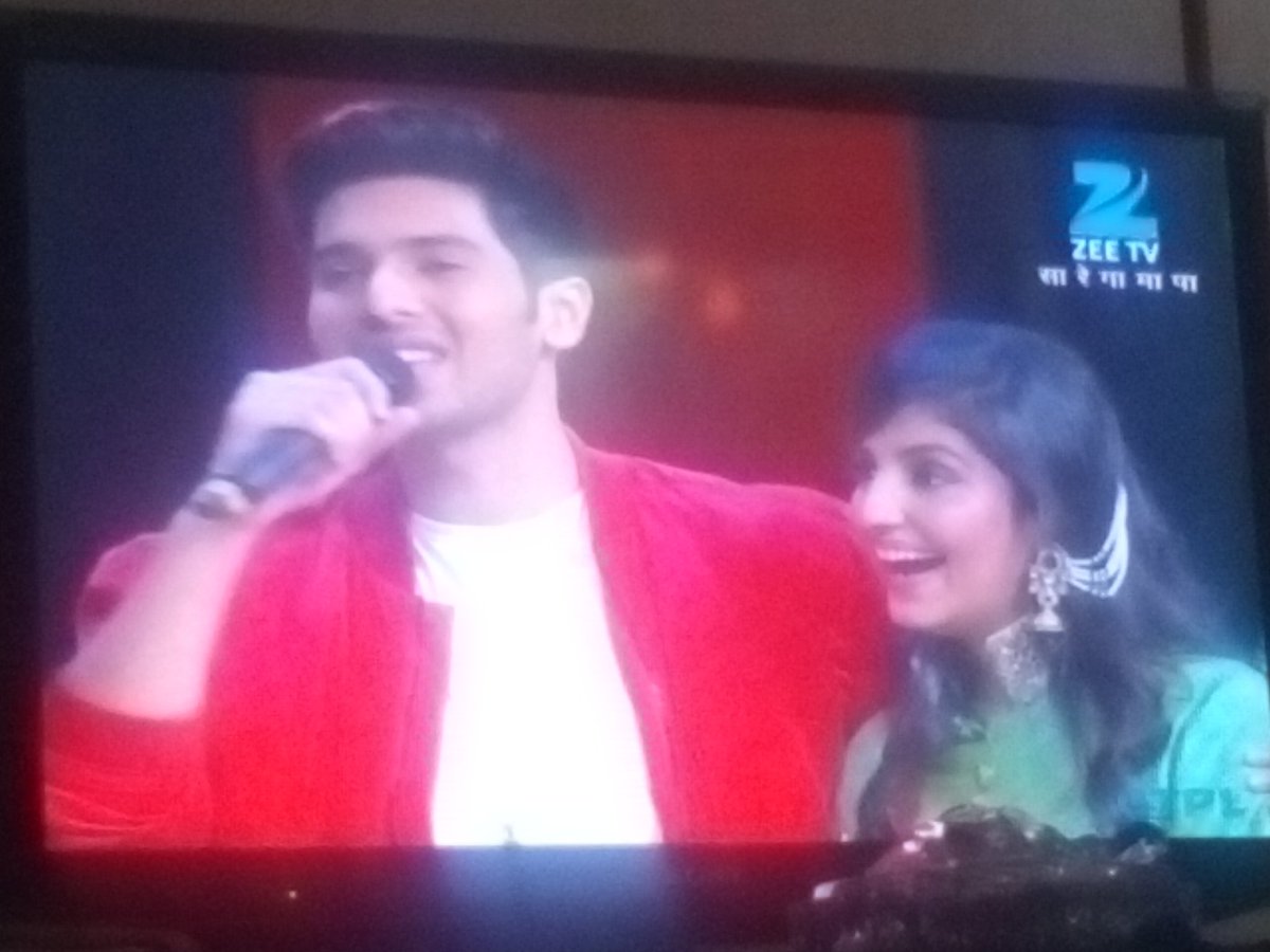 prettyarmaanian's tweet photo. And he enters!! @ArmaanMalik22 💋❤😻✌ I too need this surprise!! #bæ https://t.co/mYi9KzJr6U