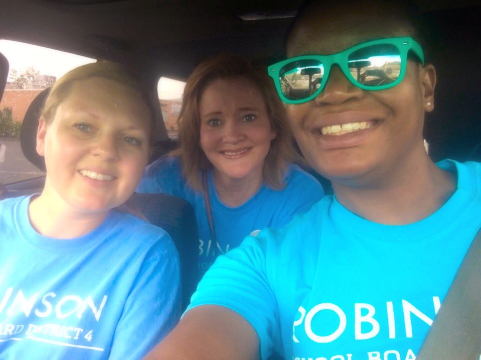 trobinsond4's tweet photo. Campaign canvassing and door knocking with #TeamRobinsonD4. @donnalowe1234 

#BeTheChange
#RobinsonD4 https://t.co/ssbO3OkKty