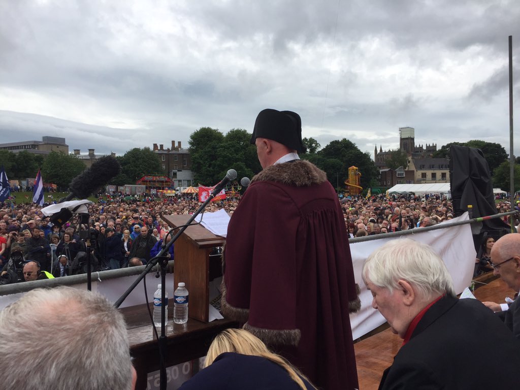 IanMearnsExMP's tweet photo. Fantastic crowds despite the rain @DurhamGala https://t.co/t8e4iudQDF