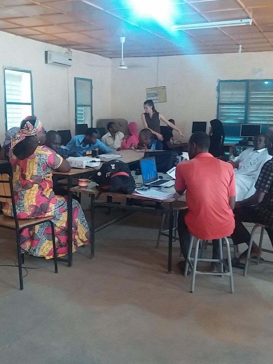 saidisaab's tweet photo. 1ère Jrne d formation ds jeunes d 3 région sr l réseaux sociaux en faveur d la consolidation d la # Paix @SFCG_NIGER https://t.co/er25LbZM1C