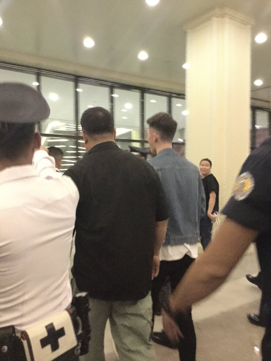 greyovermyhead's tweet photo. TWO WEEKS AGO!!
- he said sorry to me
- he held my hand
- he refused my selfie request @greysonchance https://t.co/ZVrcR82FGx
