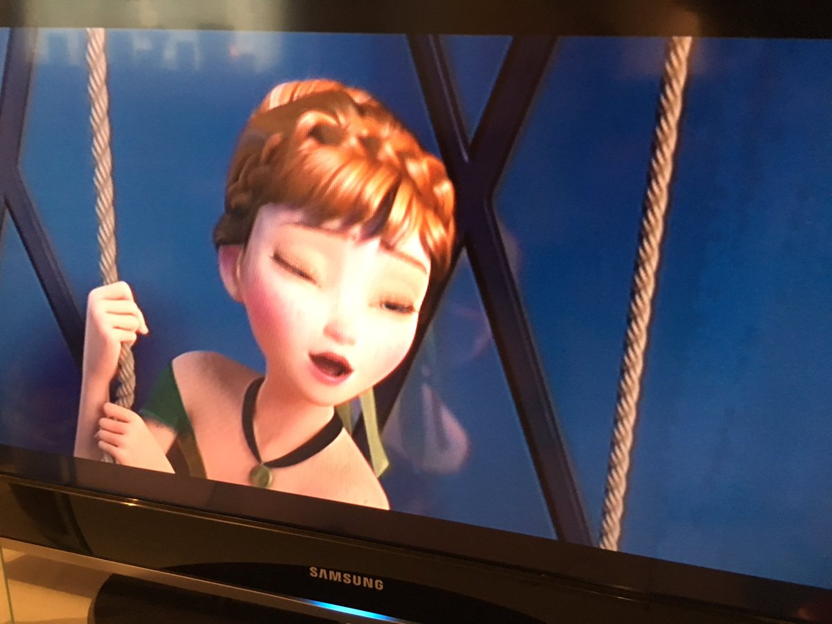 neilsayer1's tweet photo. Some film called Frozen is on my TV. Wonder if it's any good?! π© #1000thtime https://t.co/JFej0dh3J0