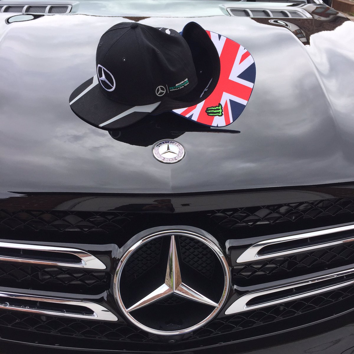 JaimieLaws's tweet photo. @LewisHamilton choices for the day..... Hmmmm @MercedesAMGF1 @MercedesBenzUK @mercedesnotts #MercVIP https://t.co/C9ZWM62cRz