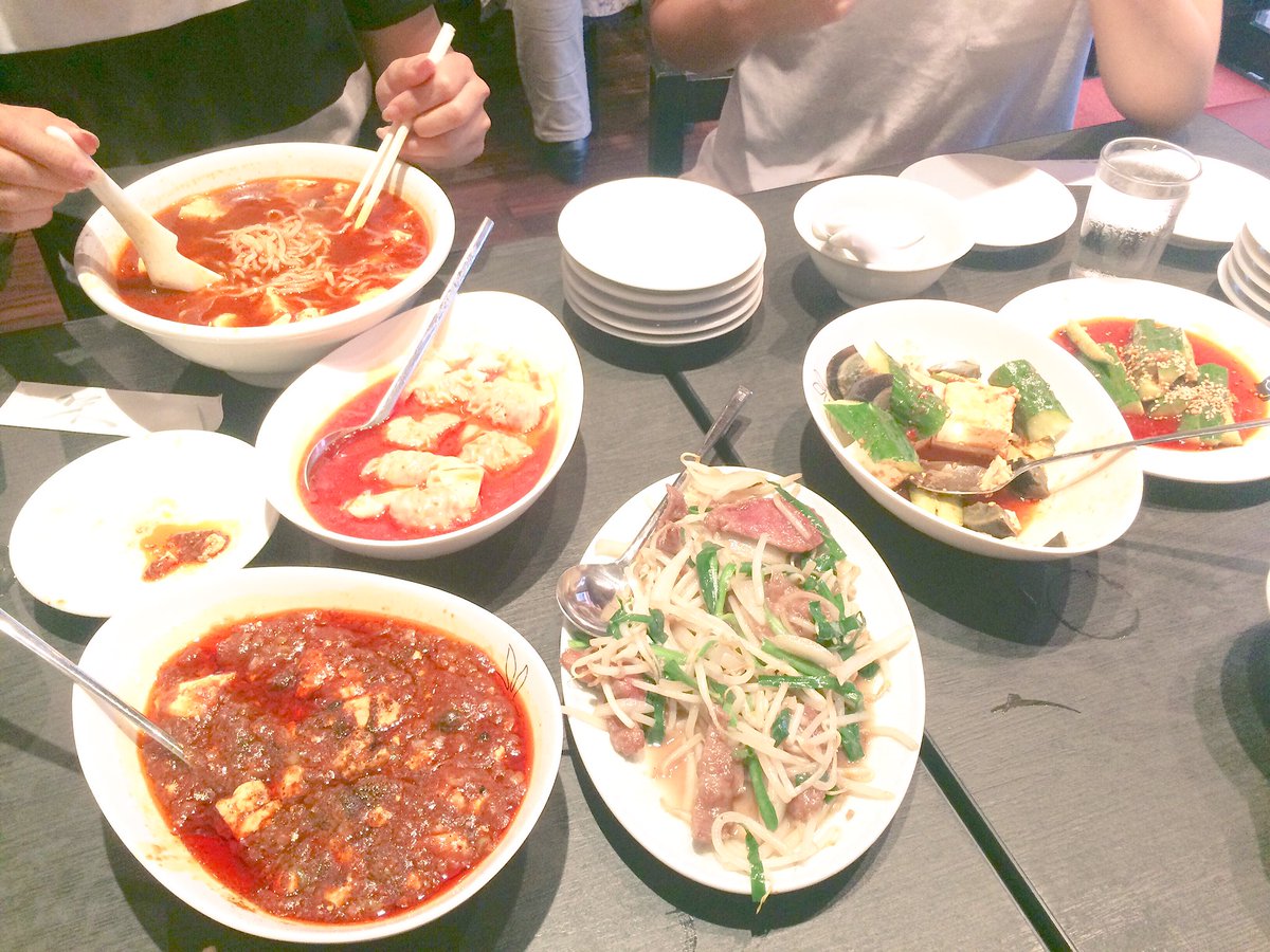 仕事おわりにダレちゃんとダレマネージャーさんと合流してご飯いきました🤗🍴
私のマネージャーさんおすすめの中華料理屋さんまでわざわざ来てくれました🙏💓💓
#ダレノノカ
#新丸子
#萬福飯店
#激辛麻婆豆腐