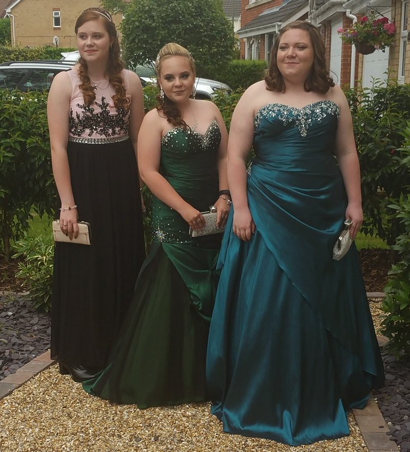 lahaggarty's tweet photo. 3 prom girls, 3 diffrent hair design by https://t.co/wrtCzoIXsQ  #prom #hair https://t.co/FuVhx2tu7n