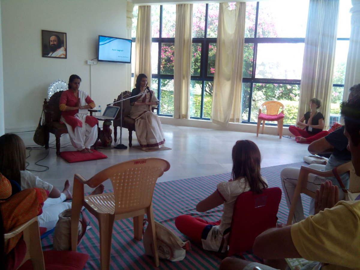 AyurJagruti's tweet photo. @AyurJagruti #ThrowbackSnaps @charuandguru & @SeethalPraveen with @artedevivirperu #2015 #wellness #ayurveda https://t.co/8CbUp3f5fj